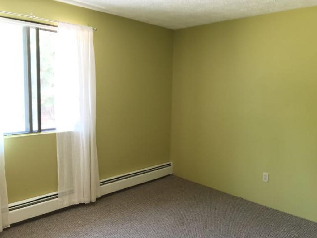 555 Calef Road, Unit 28 Manchester, NH 03103 - Photo 16 of 24