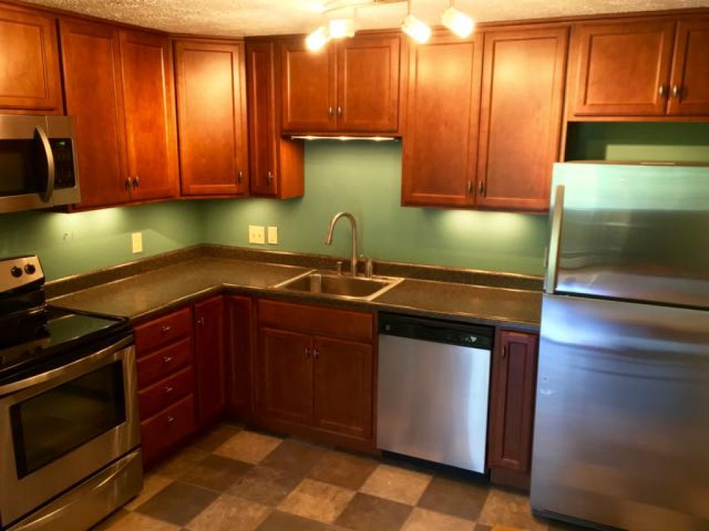 555 Calef Road, Unit 28 Manchester, NH 03103 - Photo 3 of 24