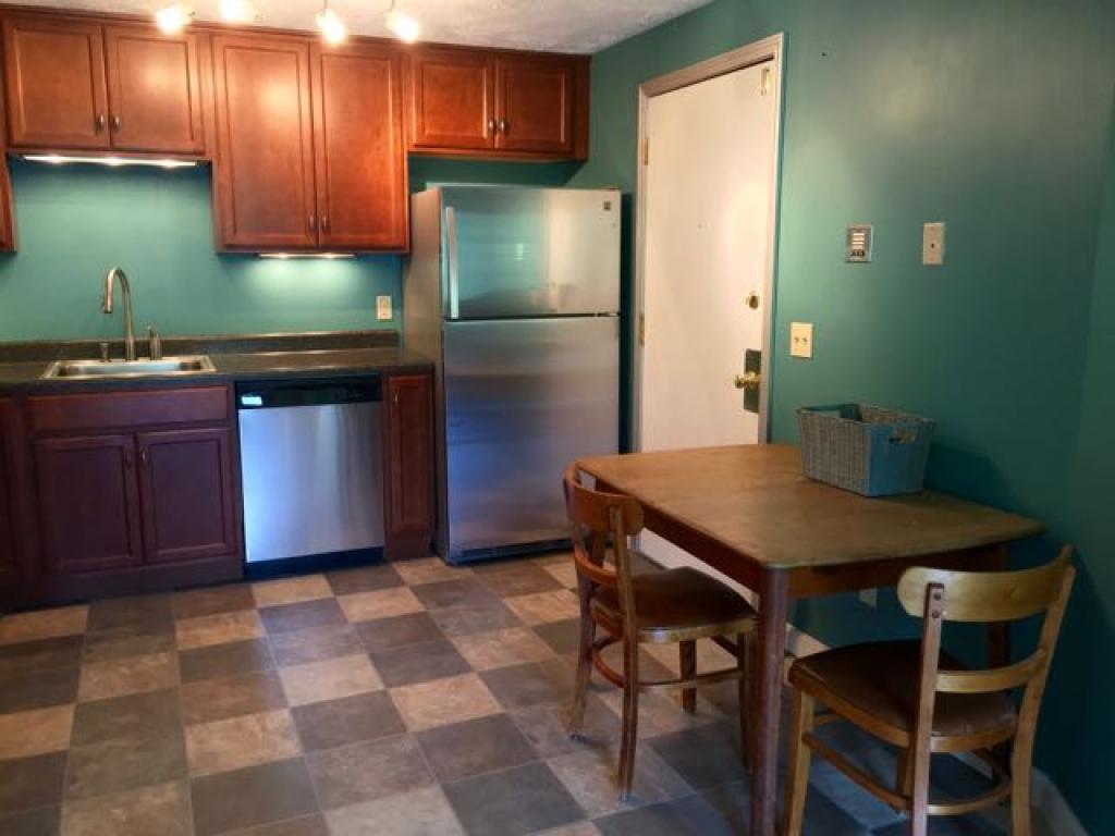 555 Calef Road, Unit 28 Manchester, NH 03103 - Photo 4 of 24