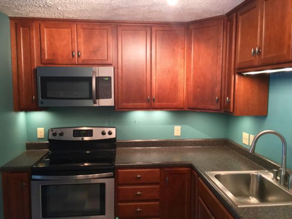 555 Calef Road, Unit 28 Manchester, NH 03103 - Photo 7 of 24
