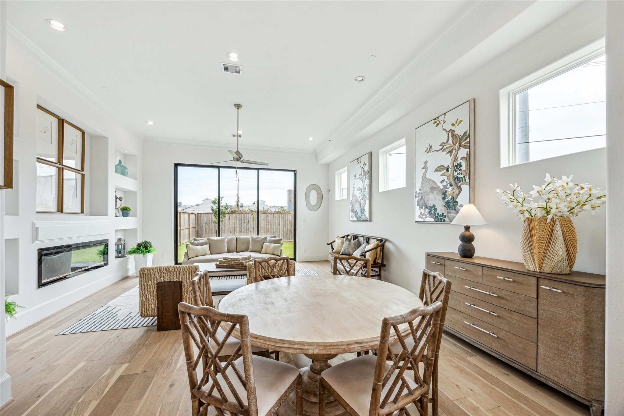 1006 Golden Nectar Houston, TX 77008 - Photo 2 of 10 soaring 12ft ceilings in first floor living area leading to private backyard