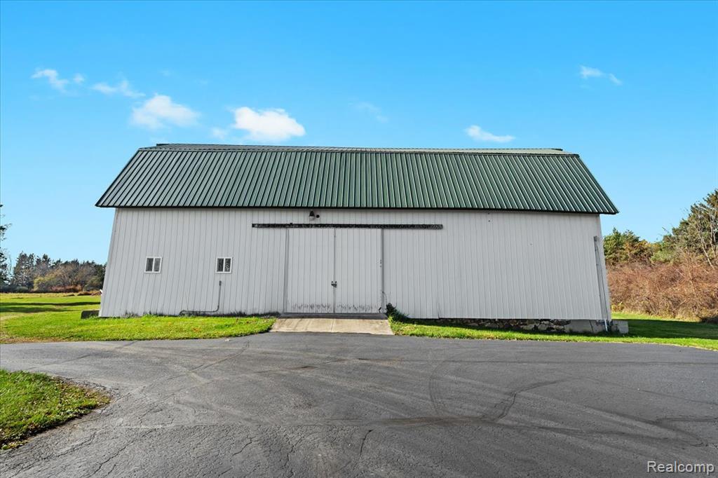 2795 North Burkhart Road Howell, MI 48855 - Photo 8 of 31