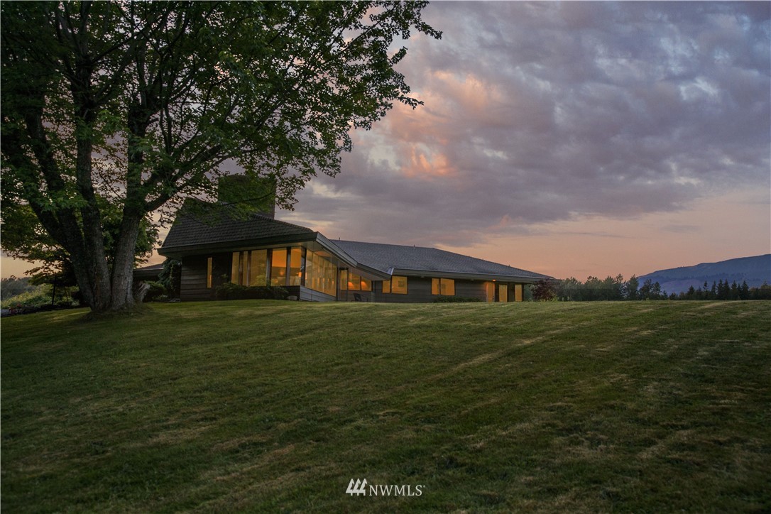 36815 Mann Road Sultan, WA 98294 - Photo 2 of 38 a front view of a house with a garden