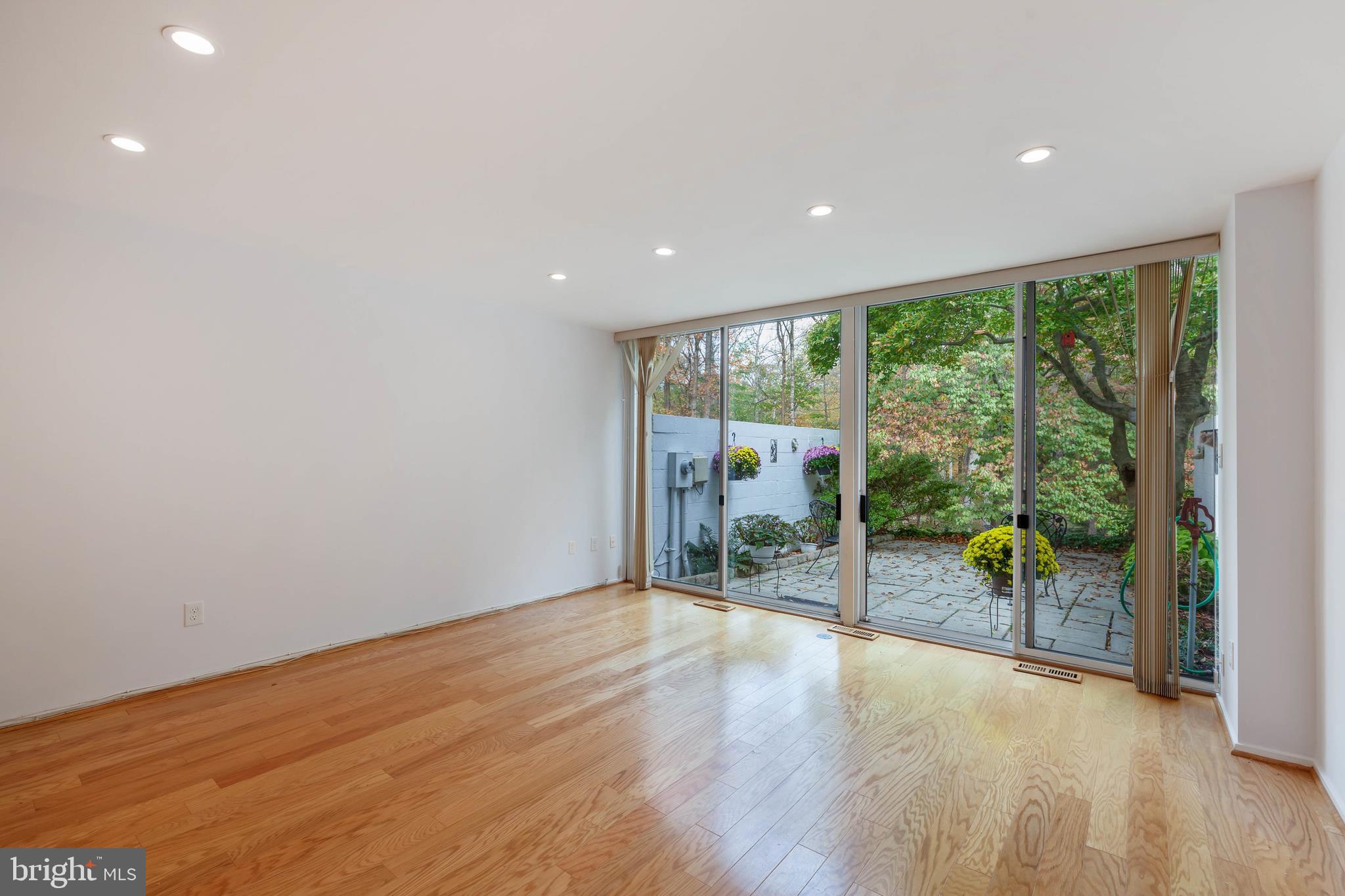 11520 Hickory Cluster Reston, VA 20190 - Photo 14 of 34 Gallery Image 14