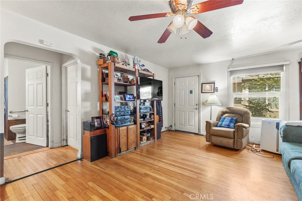 955 Normal Avenue Chico, CA 95928 - Photo 16 of 30 957 Living room