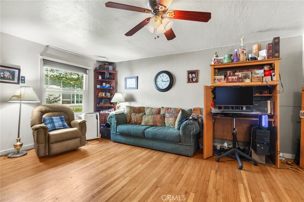 955 Normal Avenue Chico, CA 95928 - Photo 17 of 30 957 Living room