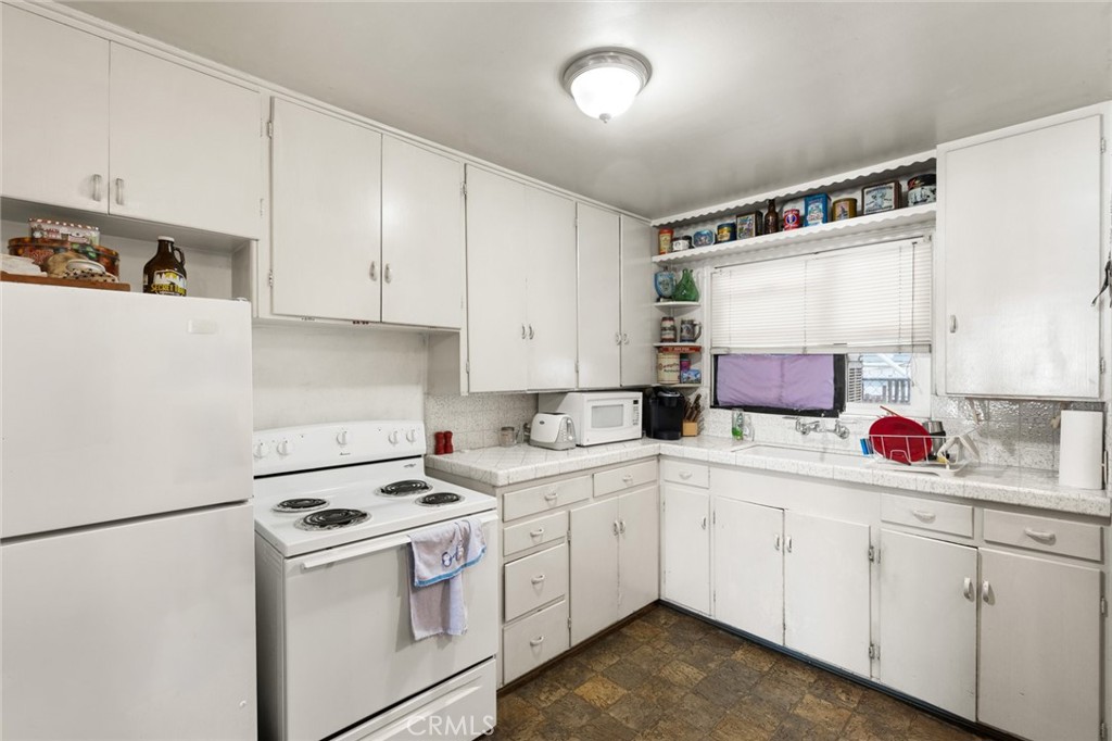 955 Normal Avenue Chico, CA 95928 - Photo 18 of 30 957 Kitchen