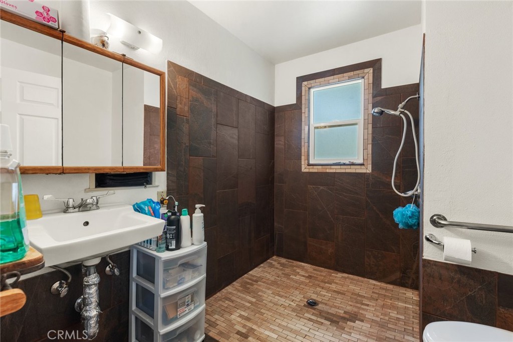 955 Normal Avenue Chico, CA 95928 - Photo 23 of 30 957 bathroom