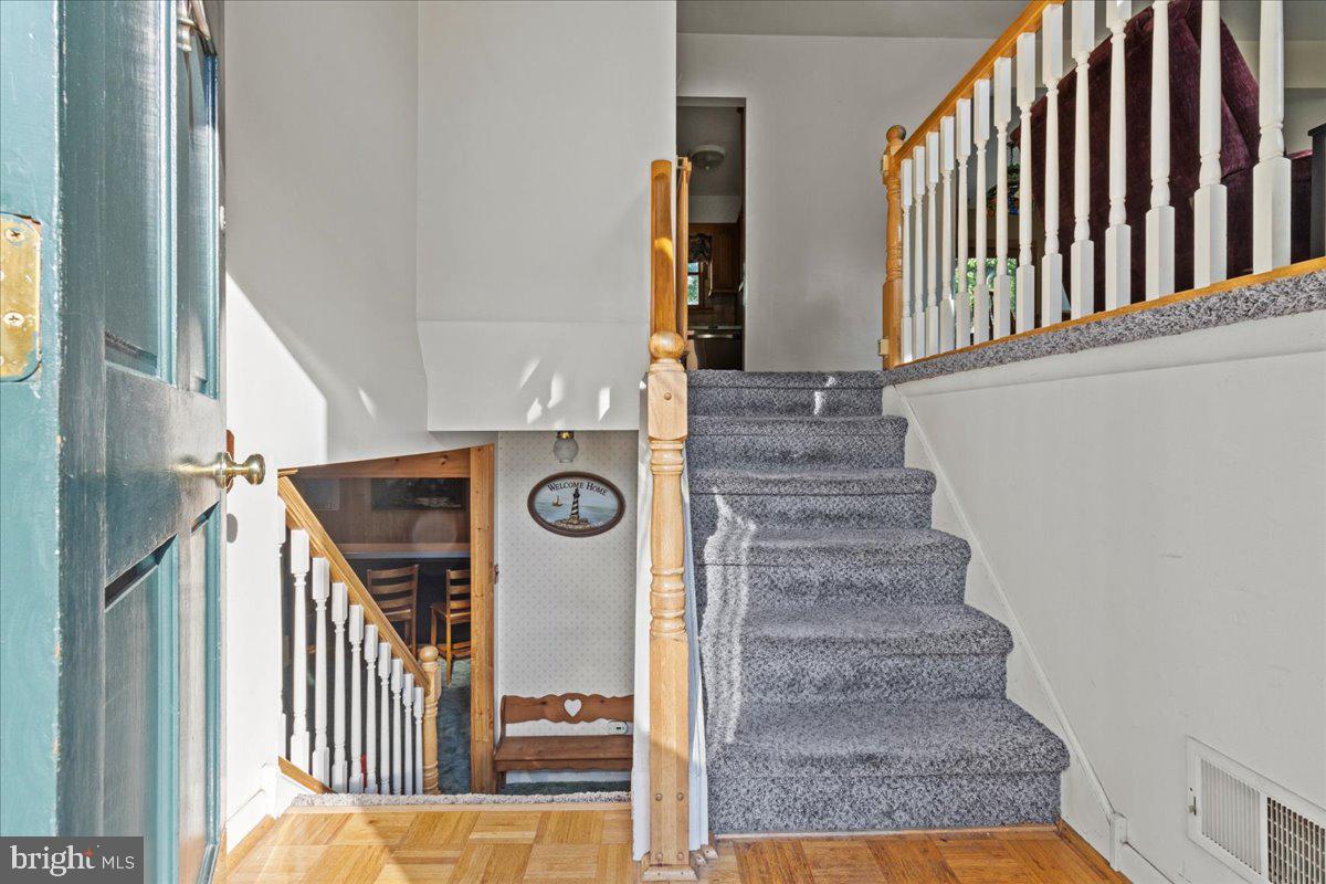 63 Estates Road Pine Hill, NJ 08021 - Photo 3 of 46 Foyer entrance