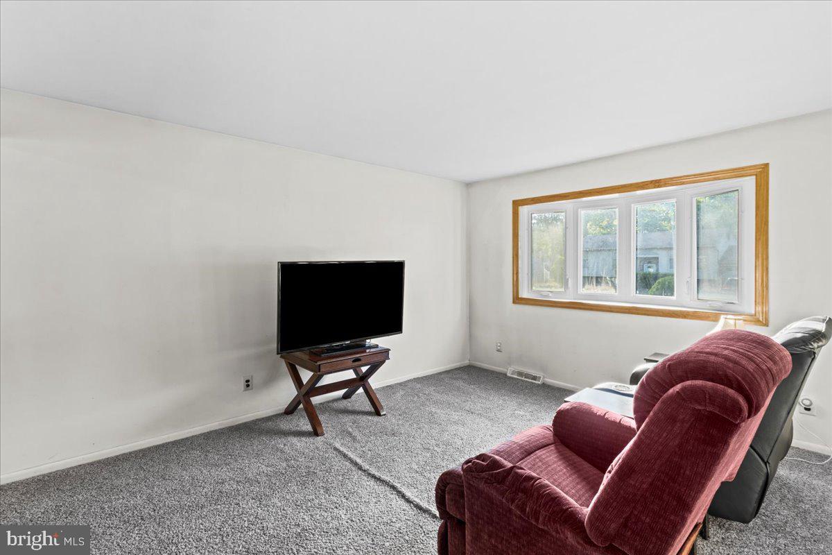 63 Estates Road Pine Hill, NJ 08021 - Photo 5 of 46 Living room