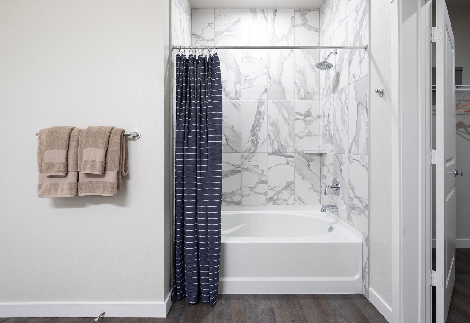 1148 Silber Road, Unit 8301 Houston, TX 77055 - Photo 13 of 36 a bathroom with a bathtub and shower