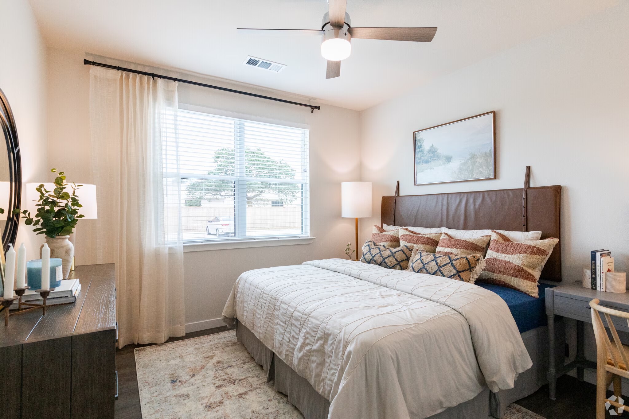 1148 Silber Road, Unit 8301 Houston, TX 77055 - Photo 7 of 36 a bedroom with a bed and a window