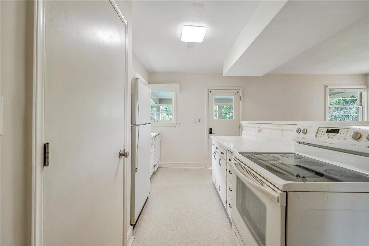 2725 Lofton Road Southwest Roanoke, VA 24015 - Photo 11 of 24 10-MIB03502
