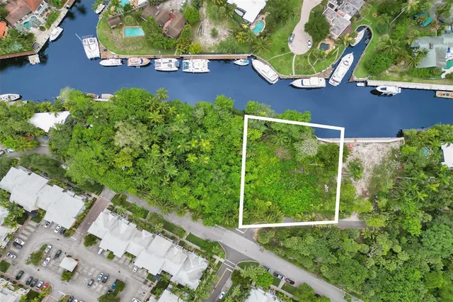 a view of a back yard