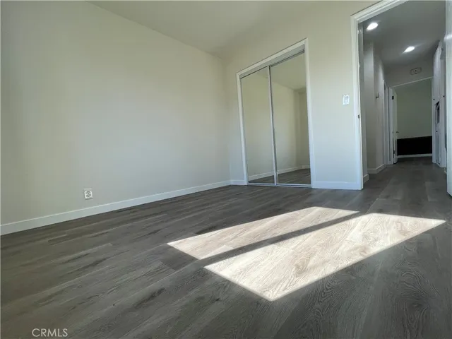 en empty room with wooden floor