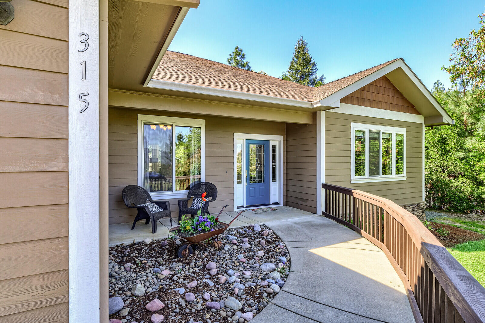 315 Summit Loop Grants Pass, OR 97527 - Photo 41 of 48 Entry!