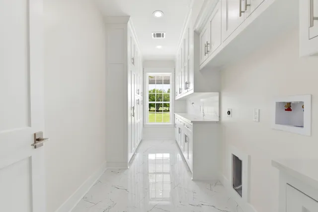 a view of entryway with kitchen