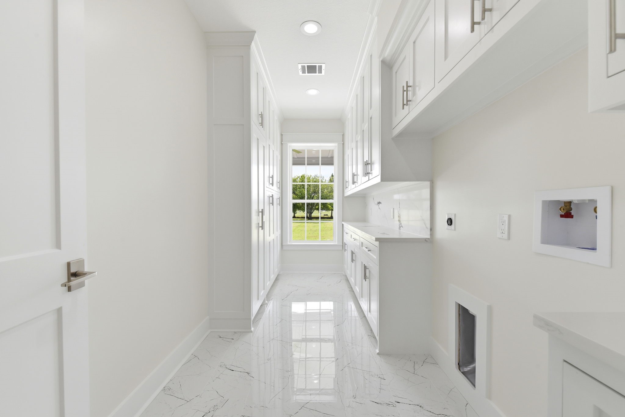 2819 Pearce Meadow Rosharon, TX 77583 - Photo 17 of 50 a view of entryway with kitchen