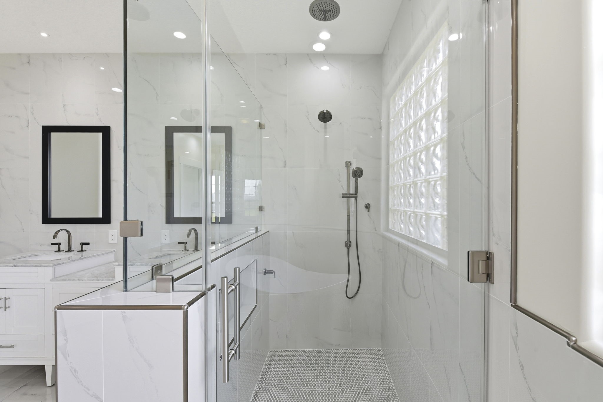 2819 Pearce Meadow Rosharon, TX 77583 - Photo 19 of 50 a bathroom with double vanity and a mirror