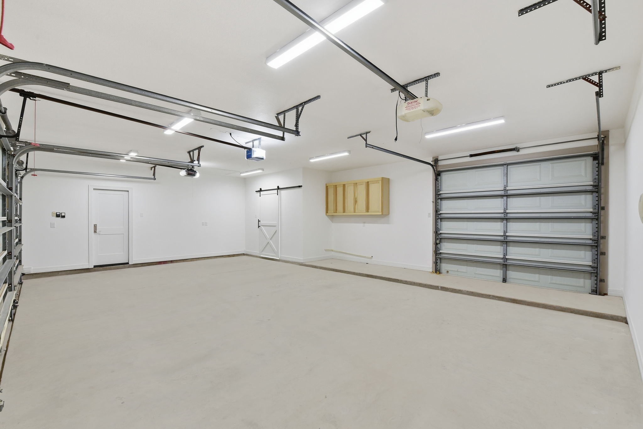 2819 Pearce Meadow Rosharon, TX 77583 - Photo 30 of 50 a view of a garage