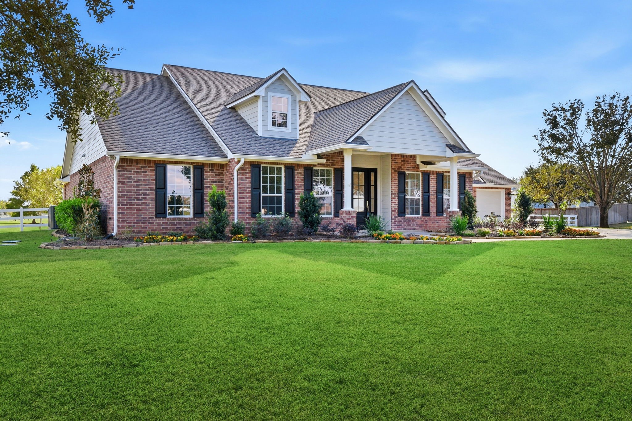 2819 Pearce Meadow Rosharon, TX 77583 - Photo 3 of 50 front view of a house with a yard