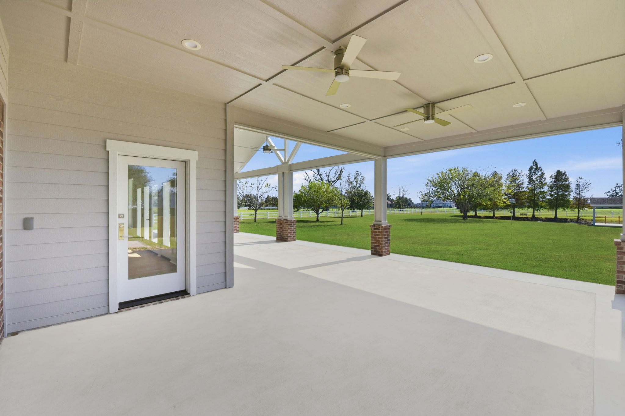 2819 Pearce Meadow Rosharon, TX 77583 - Photo 34 of 50 a view of a patio with a garden