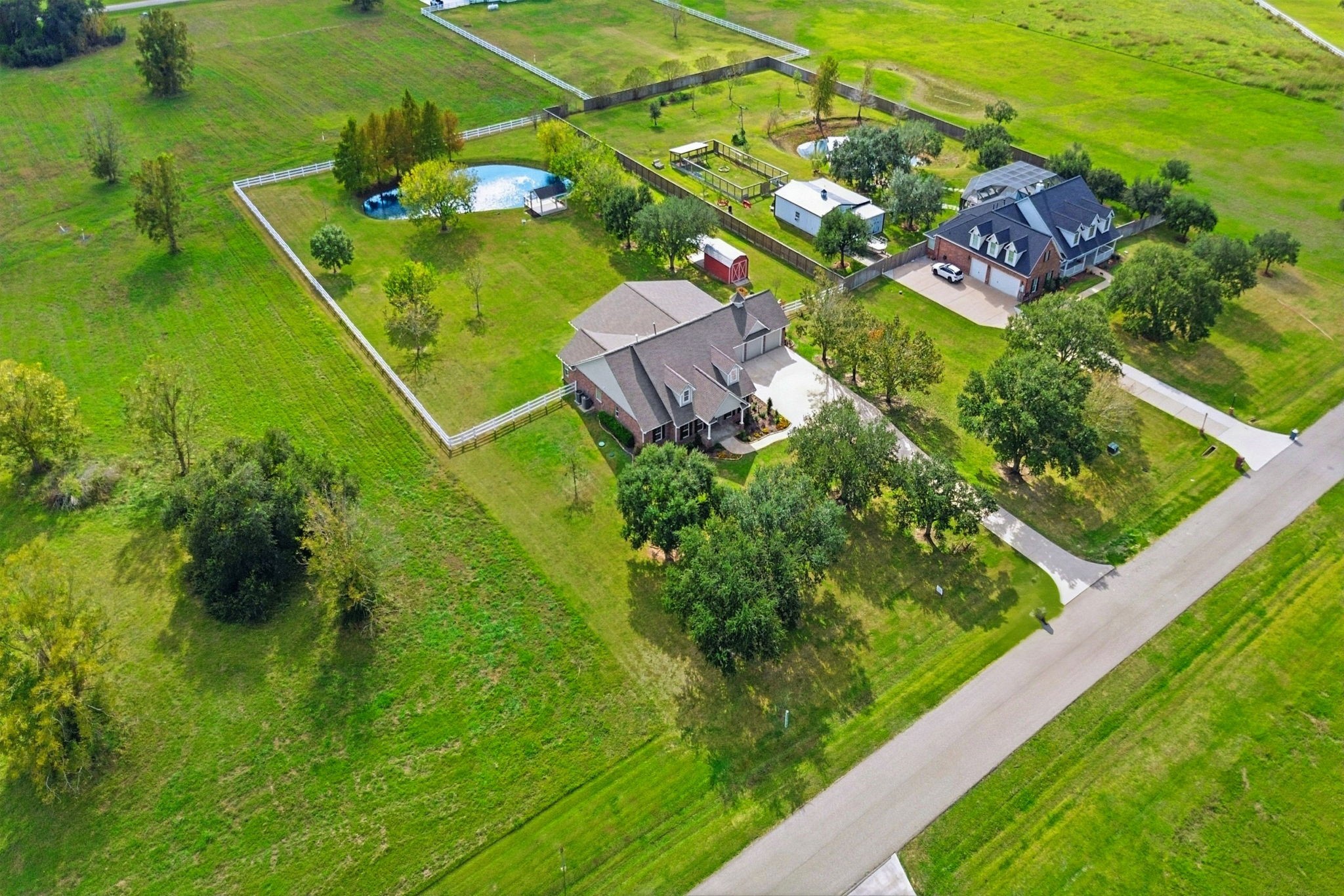 2819 Pearce Meadow Rosharon, TX 77583 - Photo 6 of 50 a view of a house with a garden