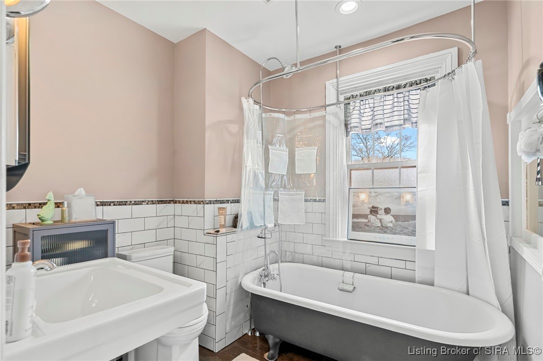 318 Walnut Street Madison, IN 47250 - Photo 15 of 26 Full bathroom 2nd level