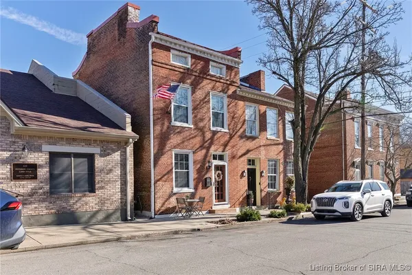$349,900 | 318 Walnut Street, Madison, IN 47250