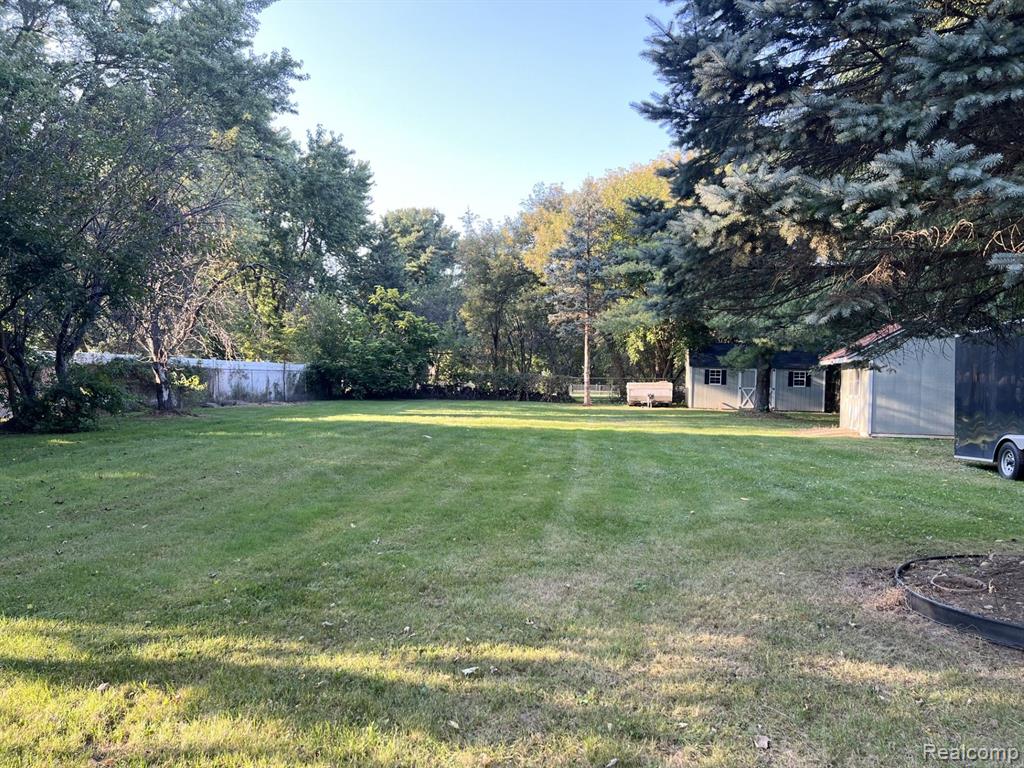 5339 Richfield Road Flint, MI 48506 - Photo 3 of 22