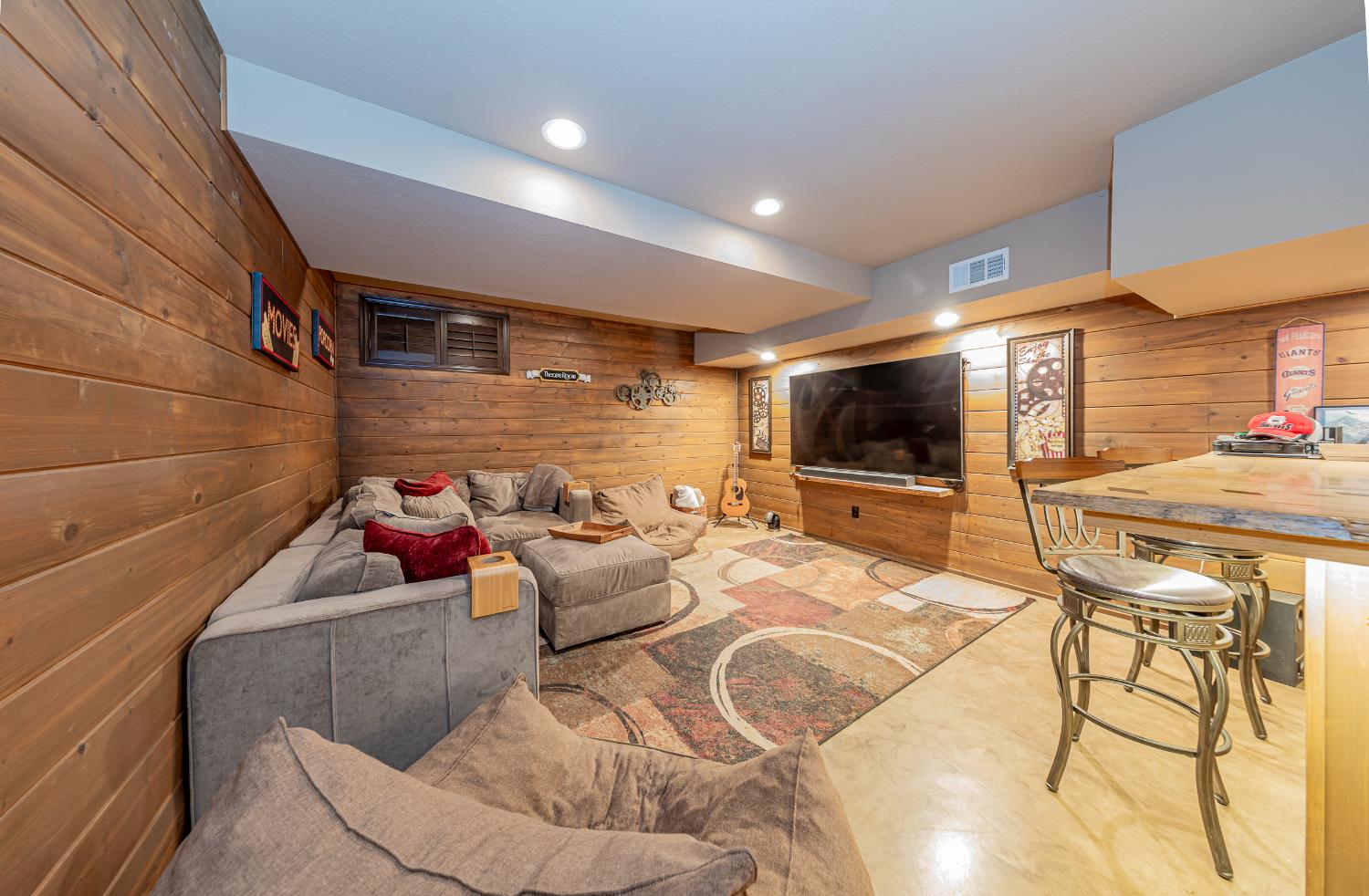 4449 Stetson Road Clovis, CA 93619 - Photo 31 of 93 a living room with furniture and a flat screen tv