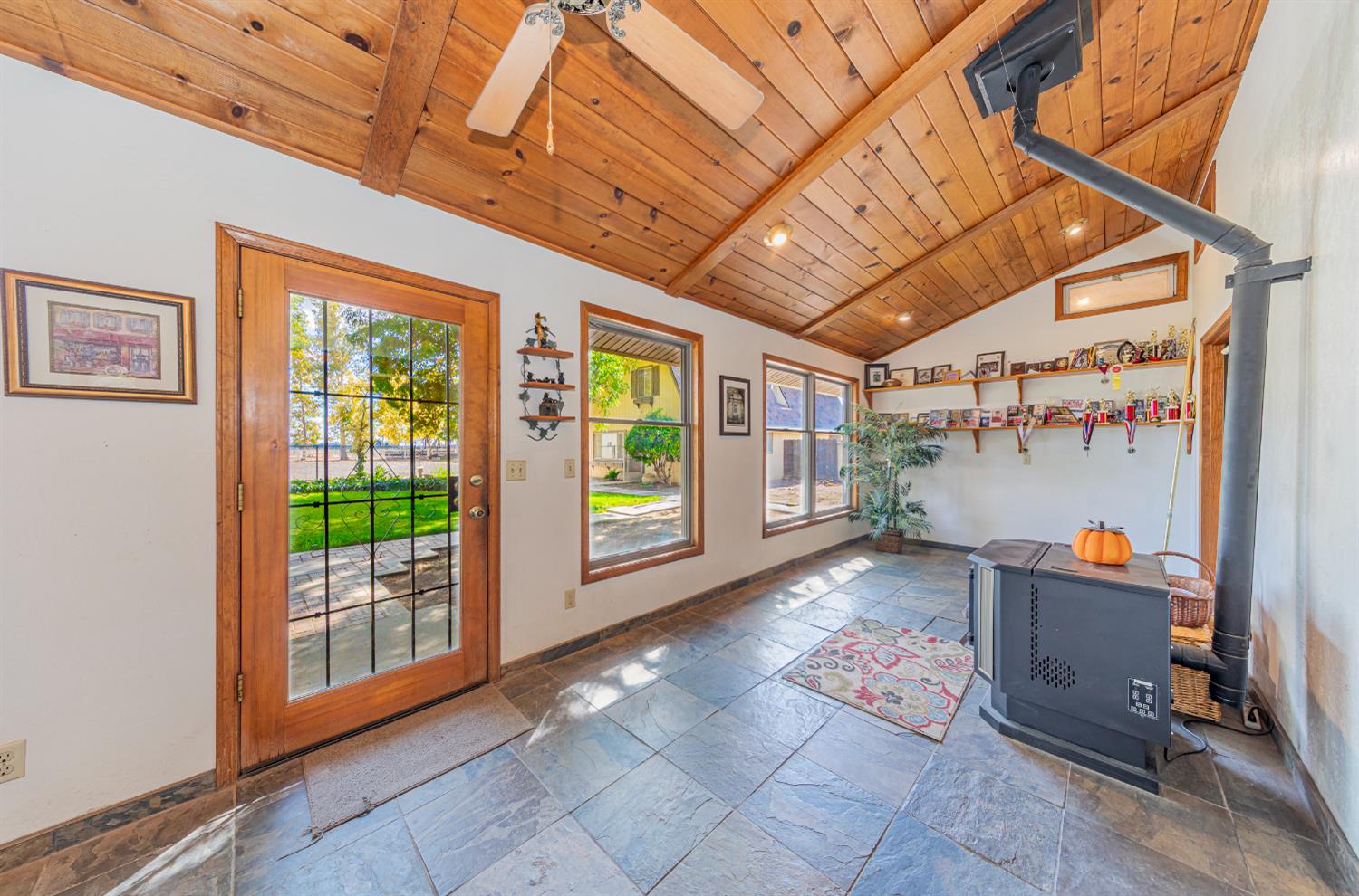 4449 Stetson Road Clovis, CA 93619 - Photo 33 of 93 a view of a livingroom with outdoor space