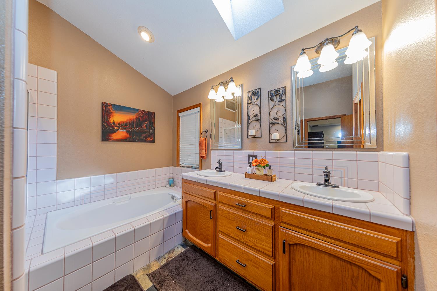 4449 Stetson Road Clovis, CA 93619 - Photo 47 of 93 a bathroom with a tub a double vanity sink and mirror