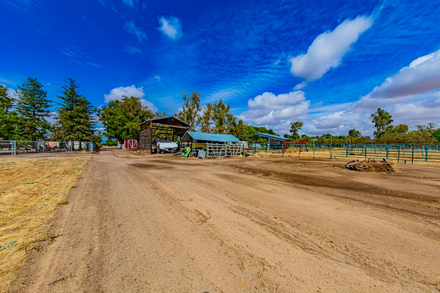 4449 Stetson Road Clovis, CA 93619 - Photo 87 of 93 a view of a basket ball ground