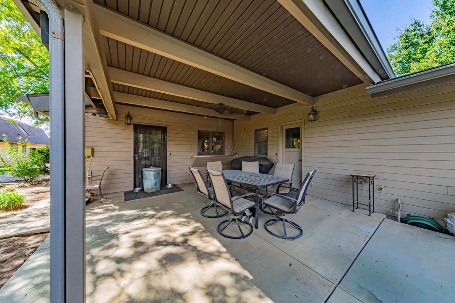 4449 Stetson Road Clovis, CA 93619 - Photo 92 of 93 a view of a patio with table and chairs and potted plants