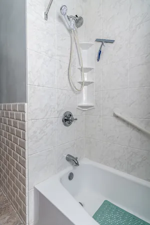 $200,000 | 1222 7th Ave Court, Silvis, IL 61282