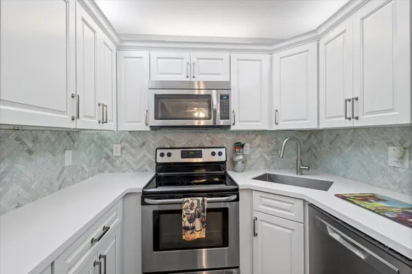 $275,000 | 1995 Southwest Silver Pine Way, Unit BLDG 119 H1, Palm City, FL 34990