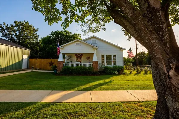 $234,000 | 611 Grayson Street, Nocona, TX 76255