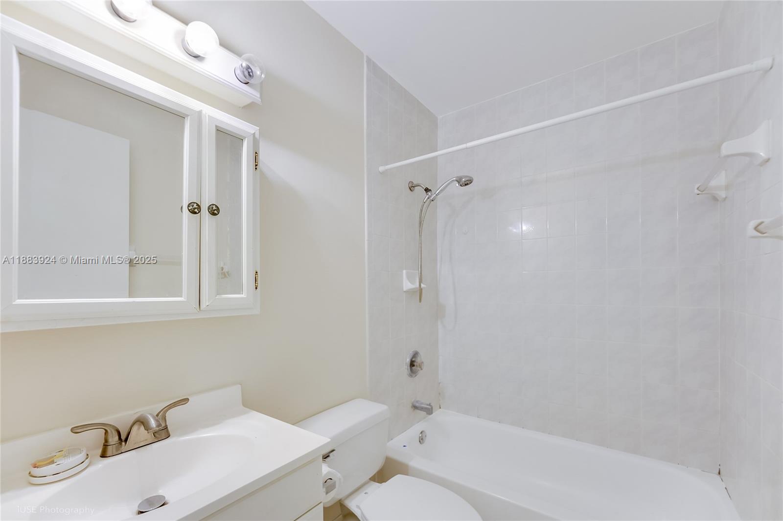 11621 Southwest 7th Terrace Sweetwater, FL 33174 - Photo 14 of 24 Unit 11621