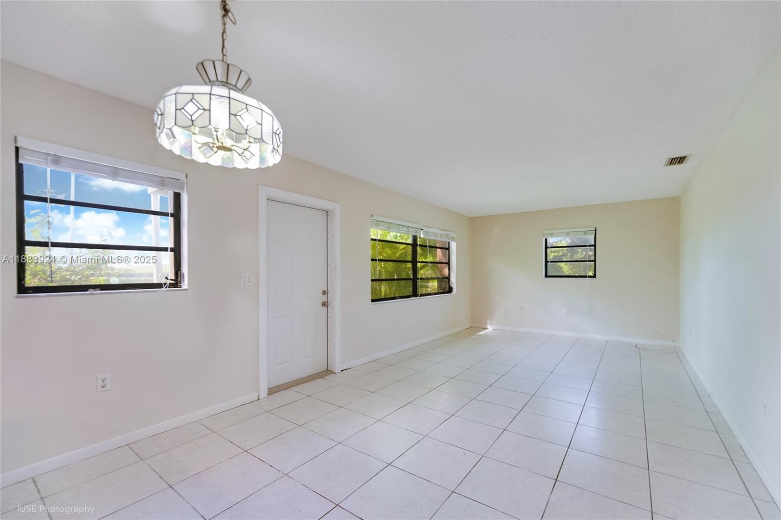 11621 Southwest 7th Terrace Sweetwater, FL 33174 - Photo 3 of 24 Unit 11621