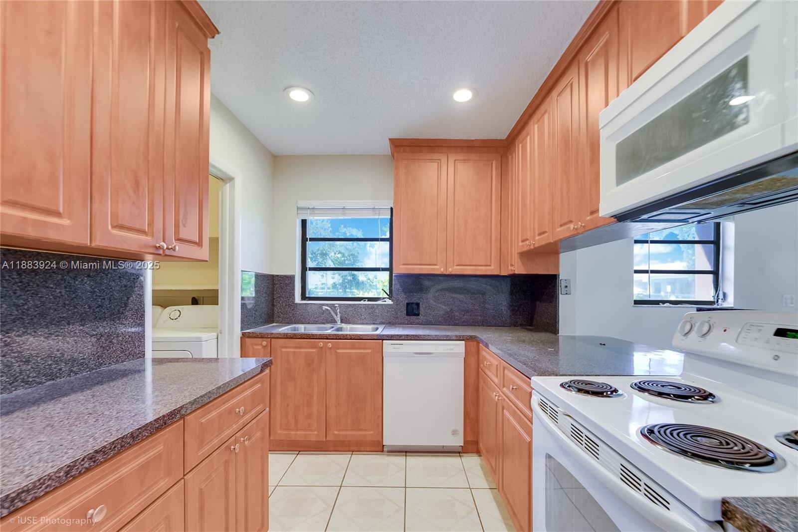 11621 Southwest 7th Terrace Sweetwater, FL 33174 - Photo 5 of 24 Unit 11621