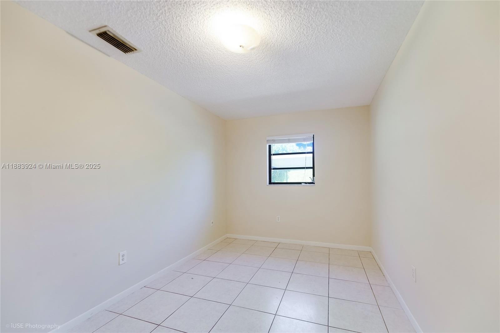 11621 Southwest 7th Terrace Sweetwater, FL 33174 - Photo 7 of 24 Unit 11621