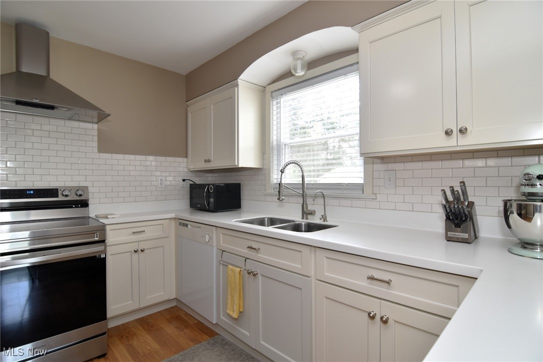 6525 East Pleasant Valley Road Independence, OH 44131 - Photo 12 of 38 Kitchen