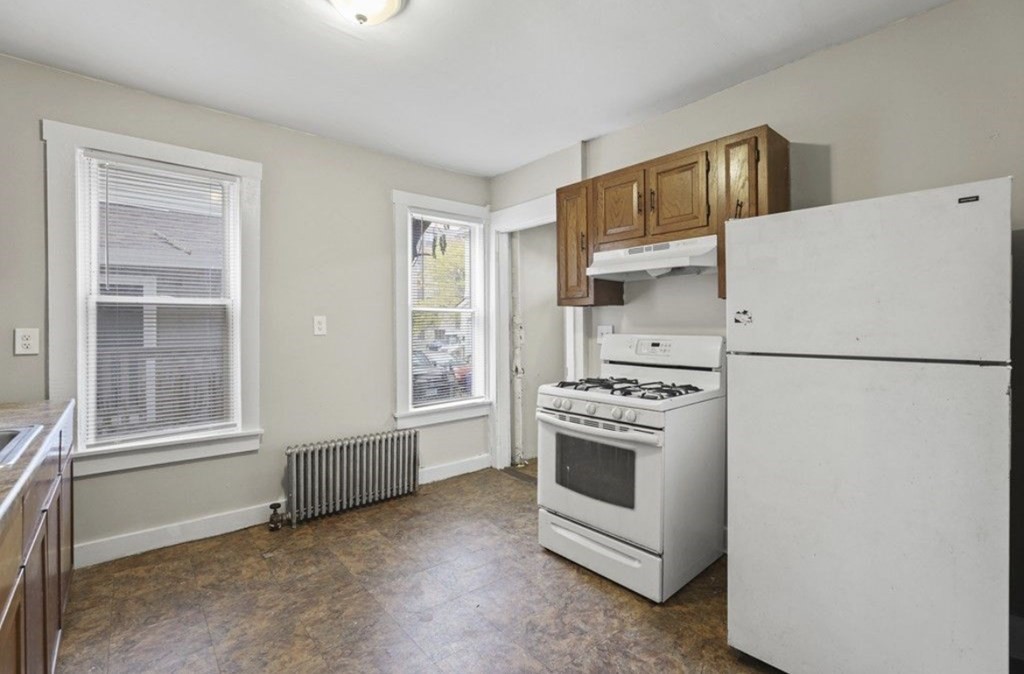 323 Bay Street Springfield, MA 01109 - Photo 3 of 28 Gallery Image 3