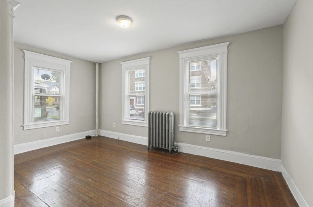323 Bay Street Springfield, MA 01109 - Photo 4 of 28 Gallery Image 4