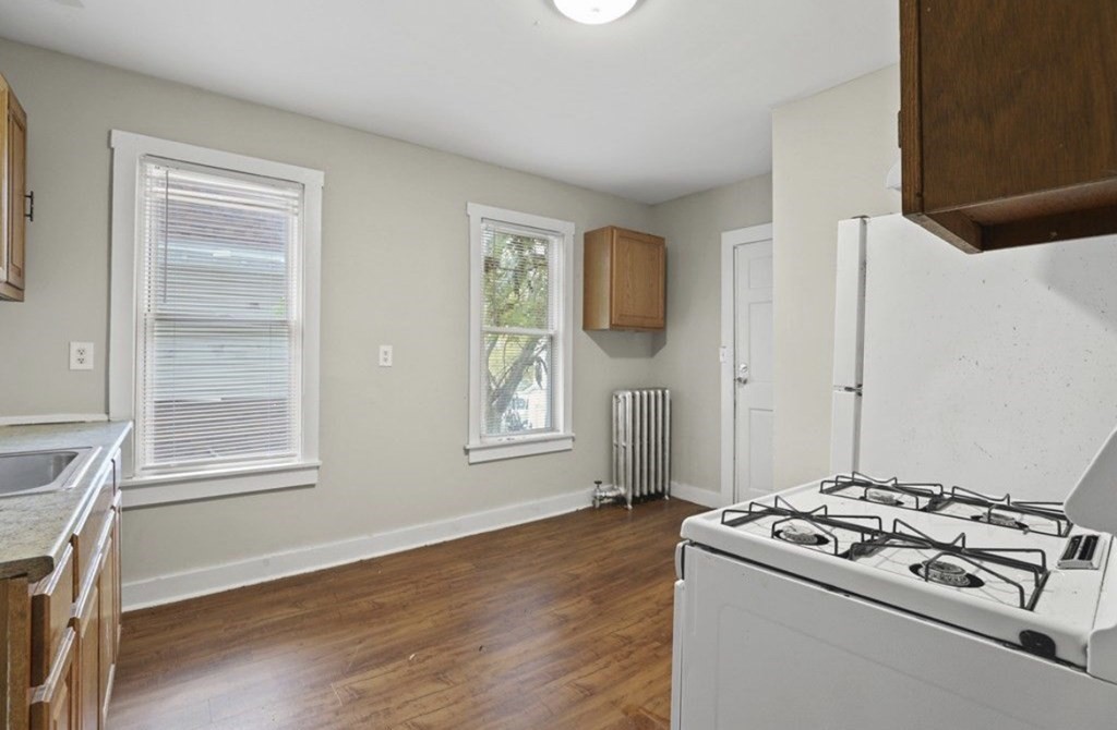 323 Bay Street Springfield, MA 01109 - Photo 9 of 28 Gallery Image 9
