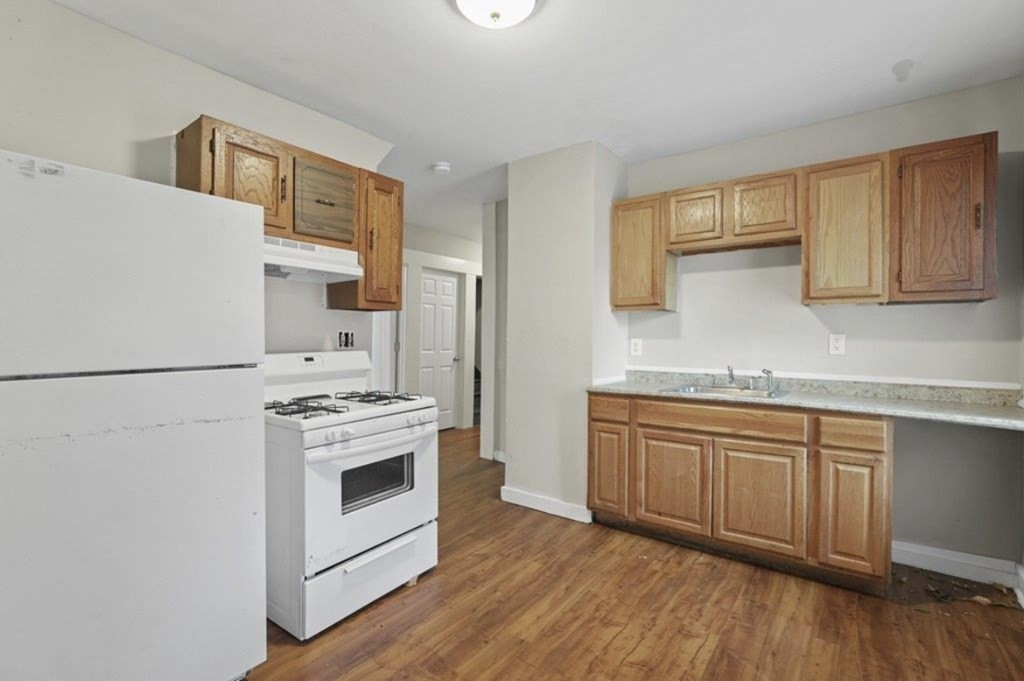 323 Bay Street Springfield, MA 01109 - Photo 10 of 28 Gallery Image 10