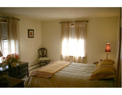 186 Whitewood Road Westwood, MA 02090 - Photo 18 of 23 Gallery Image 18