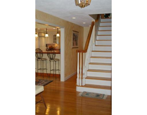 186 Whitewood Road Westwood, MA 02090 - Photo 4 of 23 Gallery Image 4