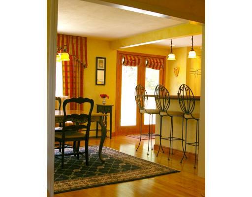 186 Whitewood Road Westwood, MA 02090 - Photo 5 of 23 Gallery Image 5